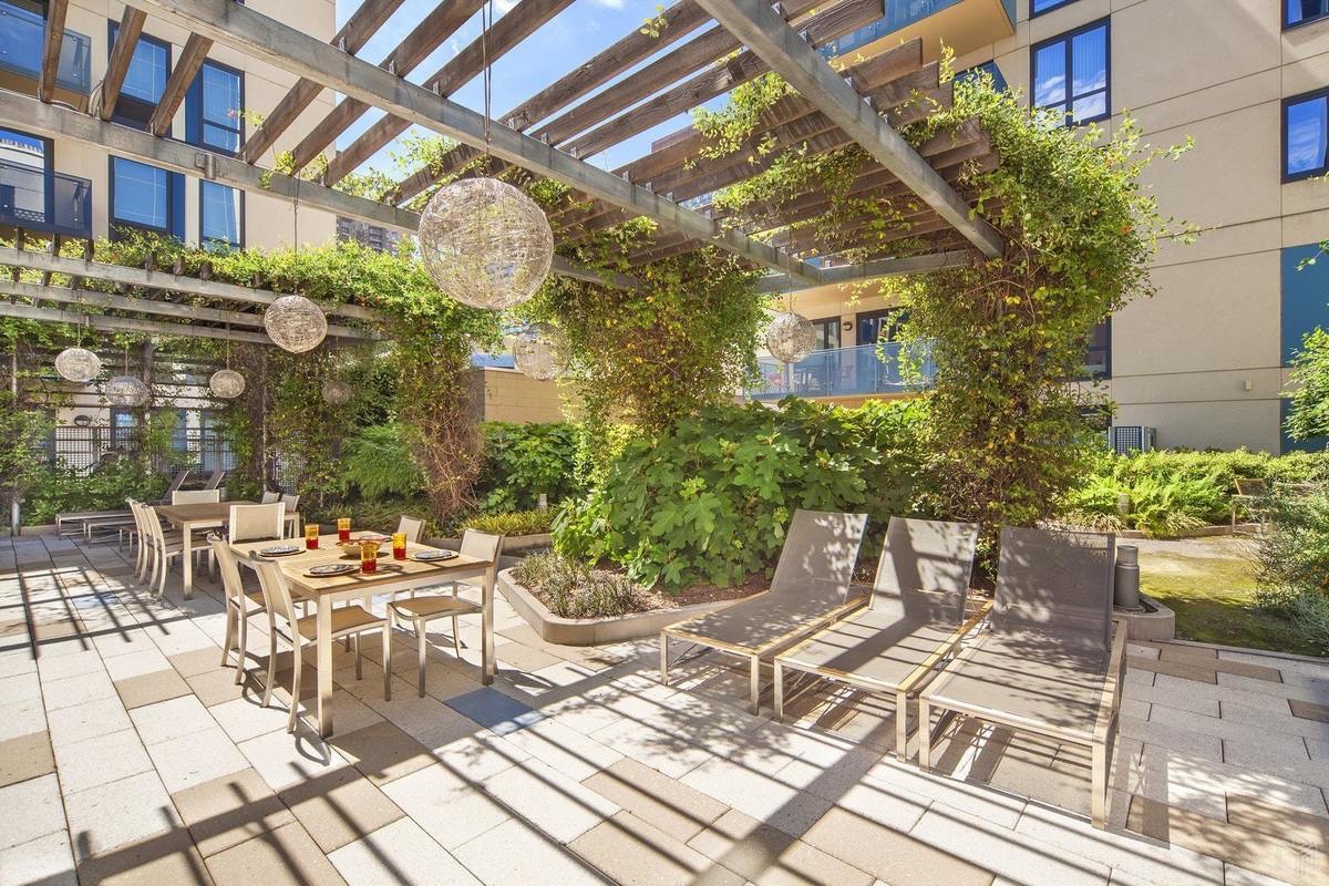 courtyard3npre.jpg