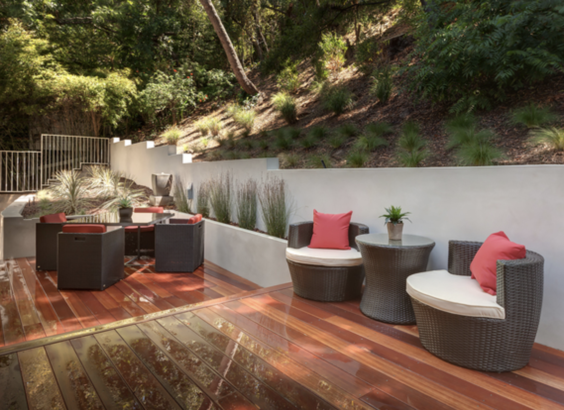 1544 N DOHENY DR