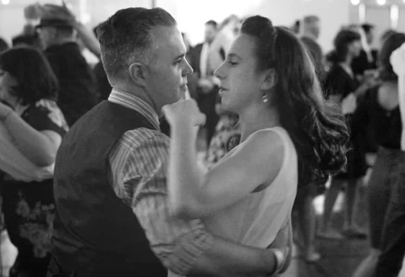 Get ready for the @1940sball with this three hour swing dance workshop! You'll learn the basics of East Coast Swing, technique &amp; partnering, fun classic moves, Charleston, everything you need to know to dance the night away.💃

Limited spots avai