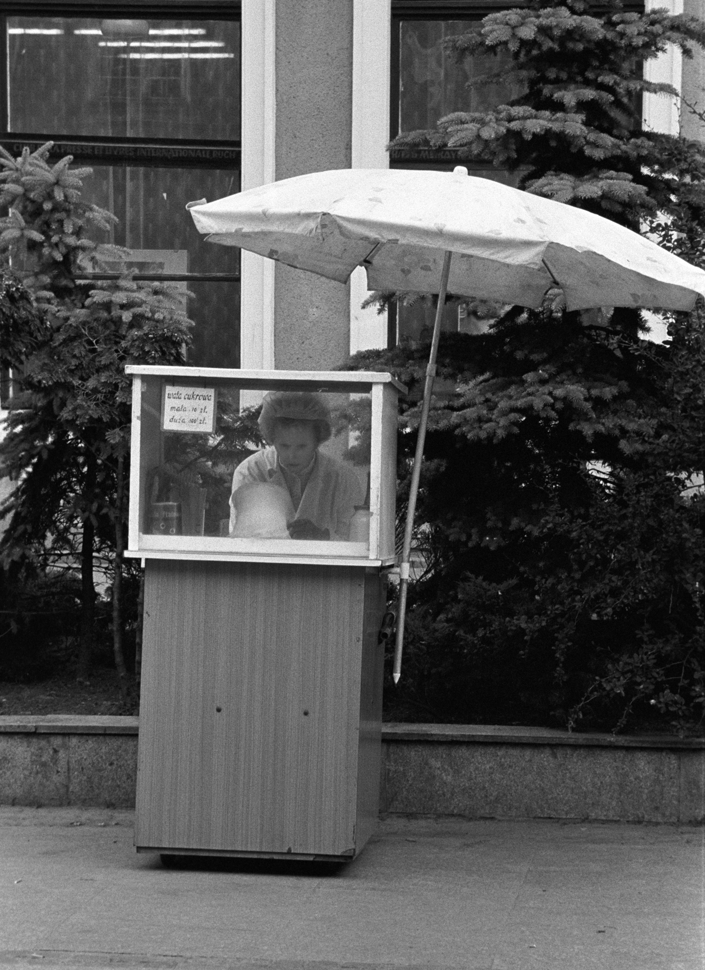 cotton candy vendor, Poland 1990