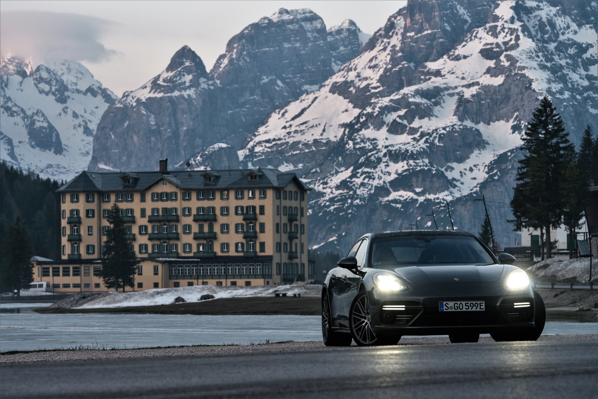 Porsche Panamera Turbo S e-Hybrid Executive, in the Dolomites