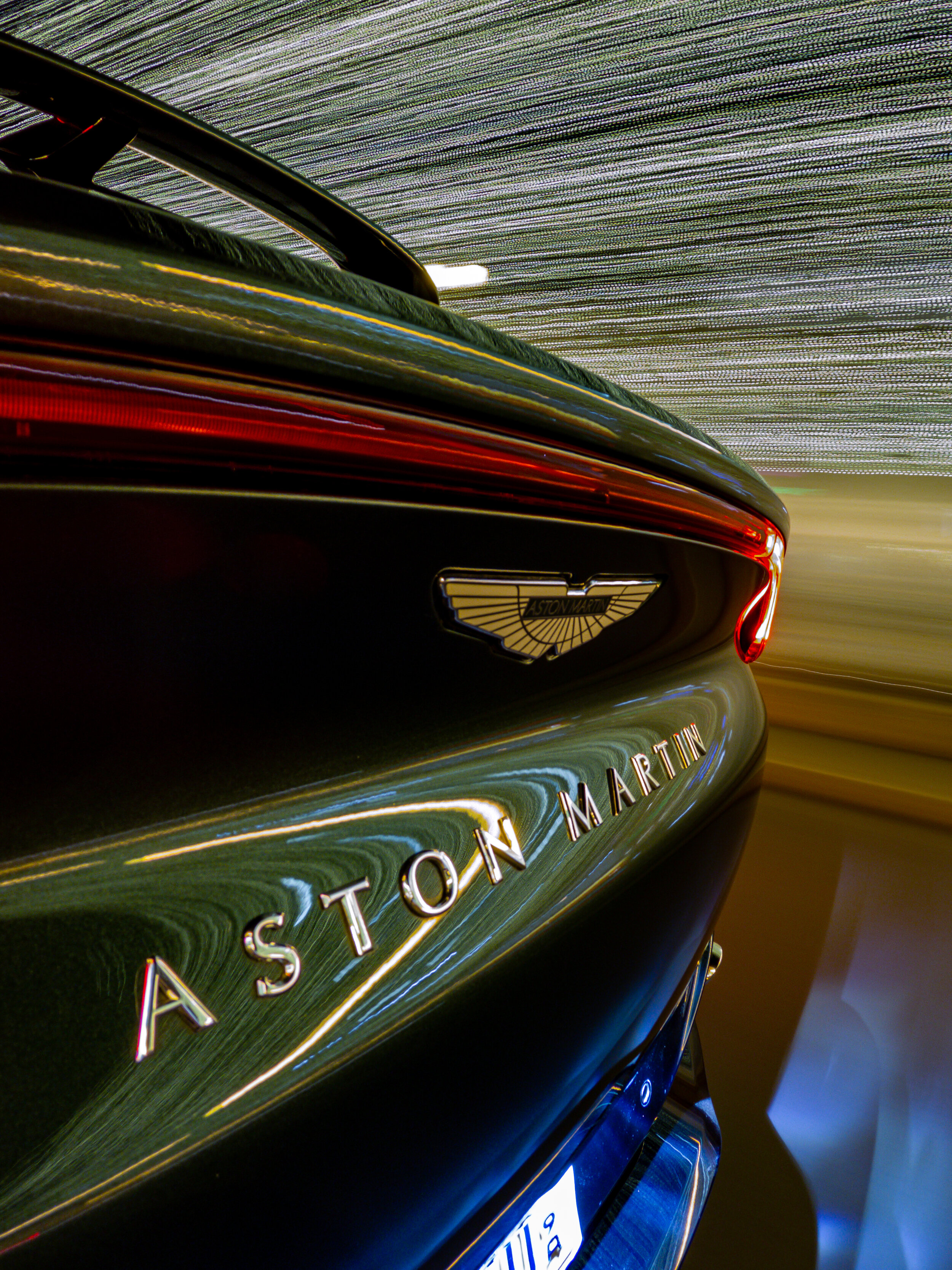 Aston Martin DBX, rear