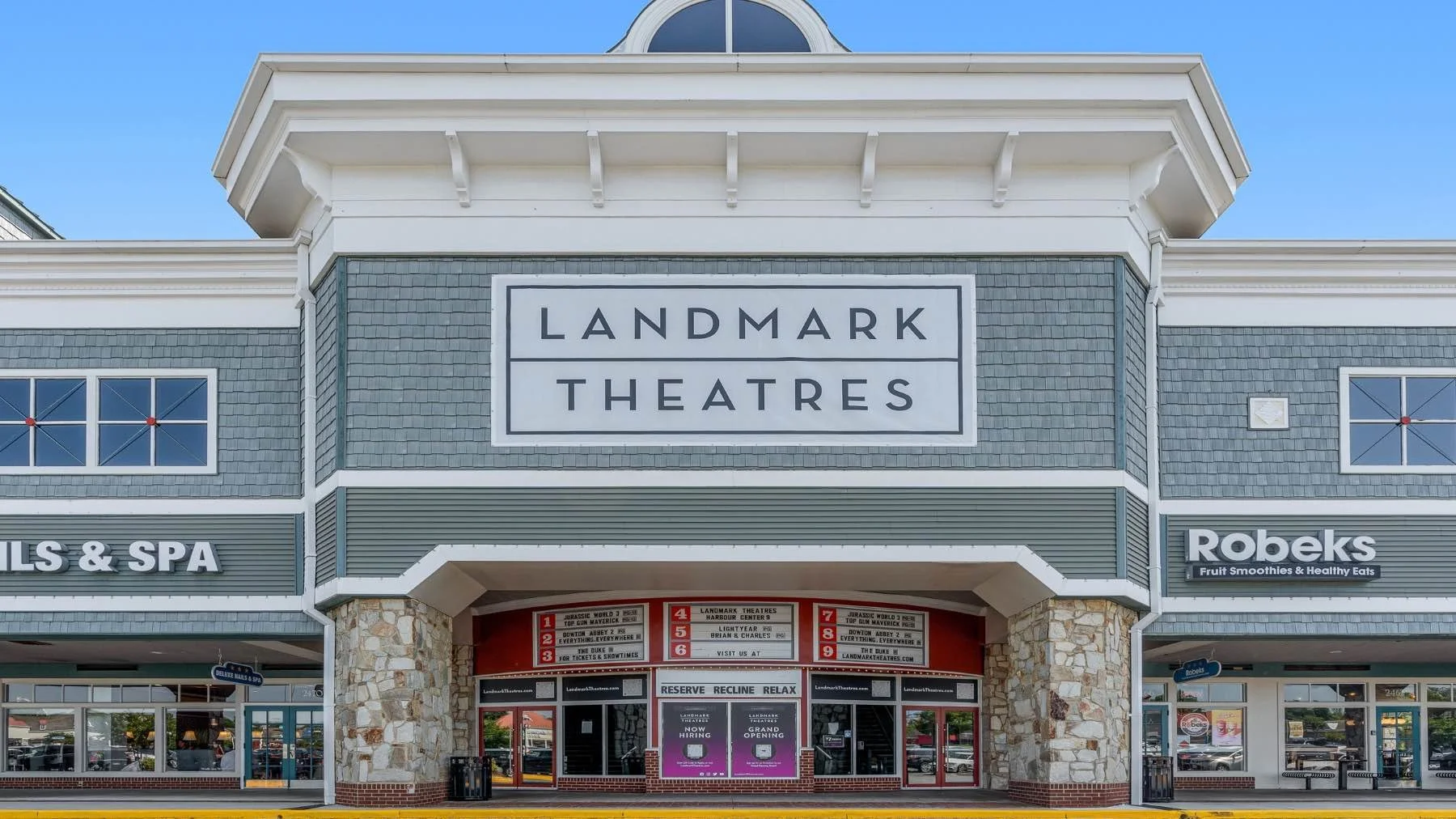 How to Watch Movies in Spanish at Landmark Theatres: Spanish Dubbed Movies with TheaterEars