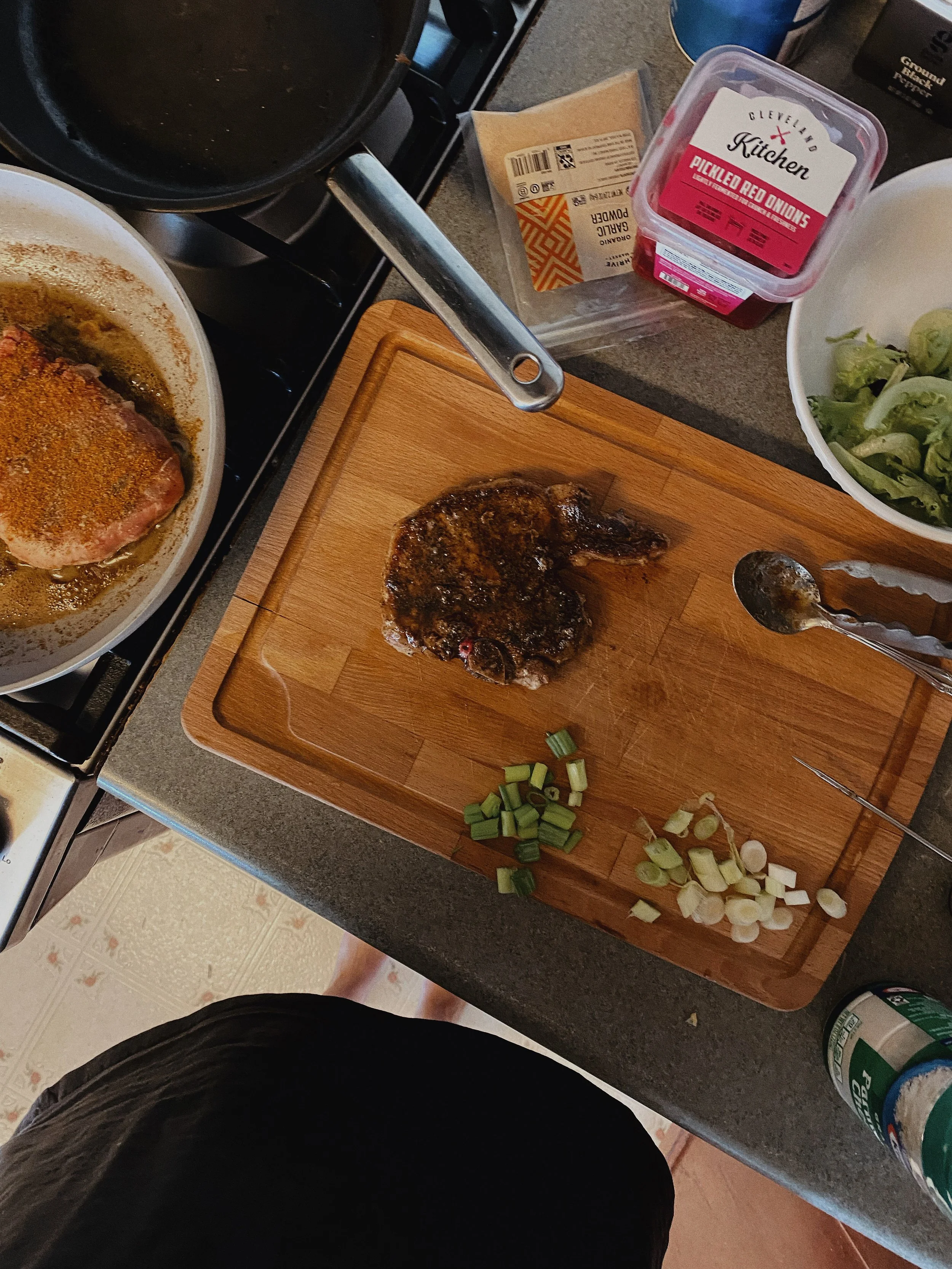 Quick &amp; Easy Pan-Fried Pork Chops Recipe 