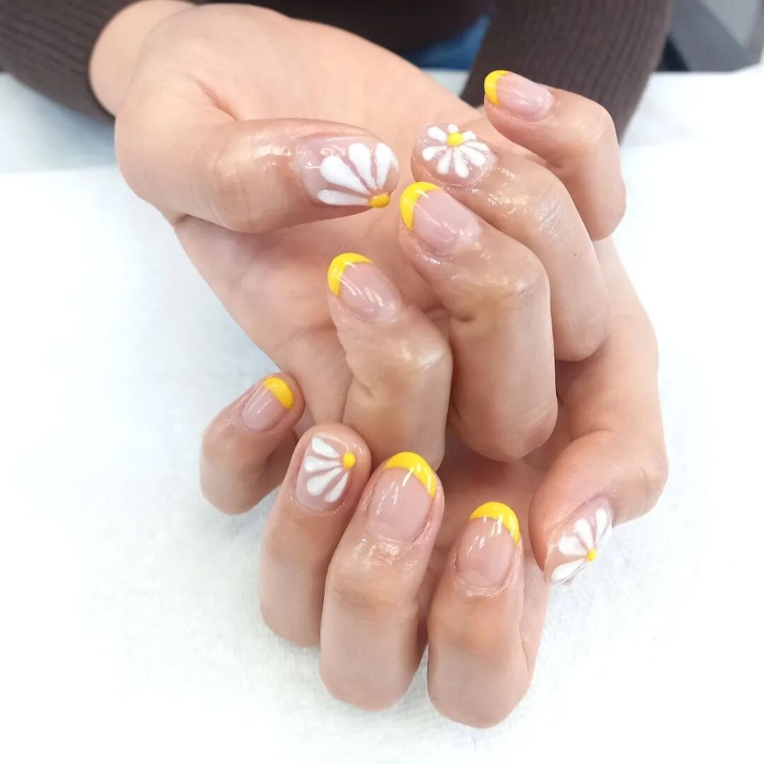Spring Nail Design
Service available Tuesday &amp; Saturday 11am-6pm

#japanesecosmetics
#jtownmarkham #markham #japanesestyle #japanesenailart