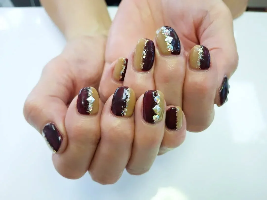 💅🏻 service available on Wed &amp; Sat 11-6