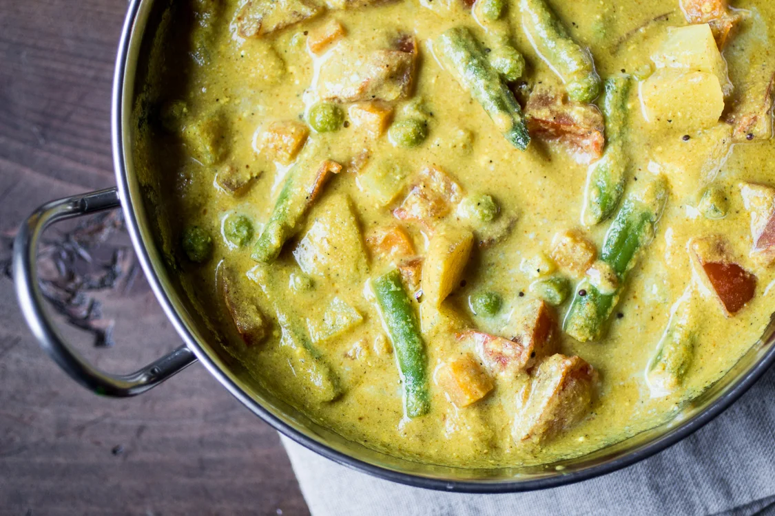 Coconut-Curry-Soup-with-toppings.jpg