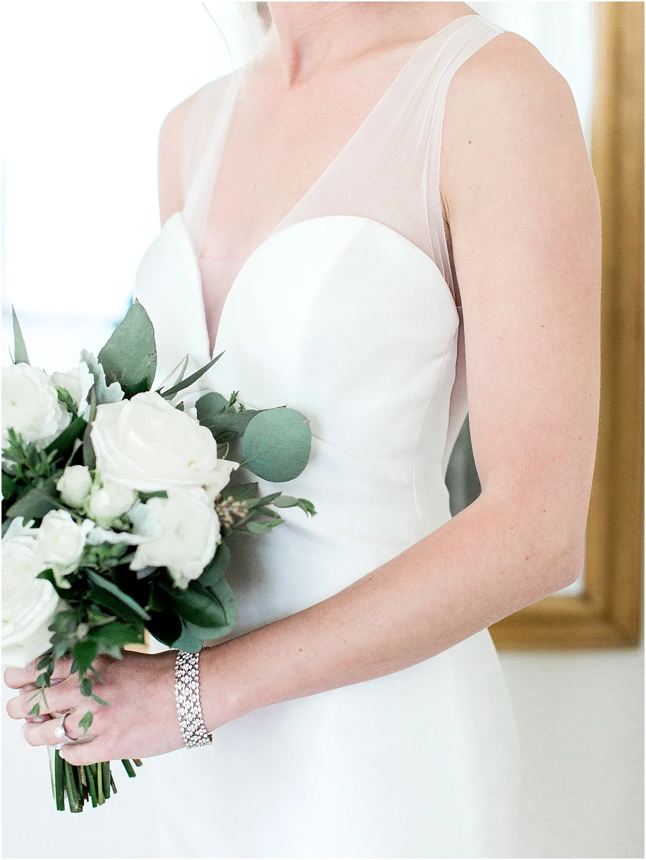 claire_gordon_duxbury_bay_maritime_school_beach_dock_powder_point_bridge_cape_cod_boston_wedding_photographer_meredith_jane_photography_photo_0576.jpg