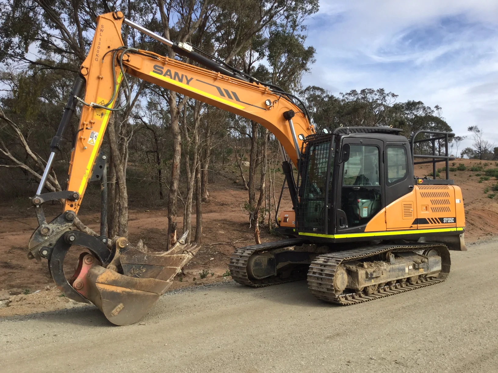   2014 Sany SY135C Excavator.  13t Excavator with General Purpose and Tilt Bucket only. ROPS/ FOPS, bidirectional hammer piping, front blade. $80,000+GST 