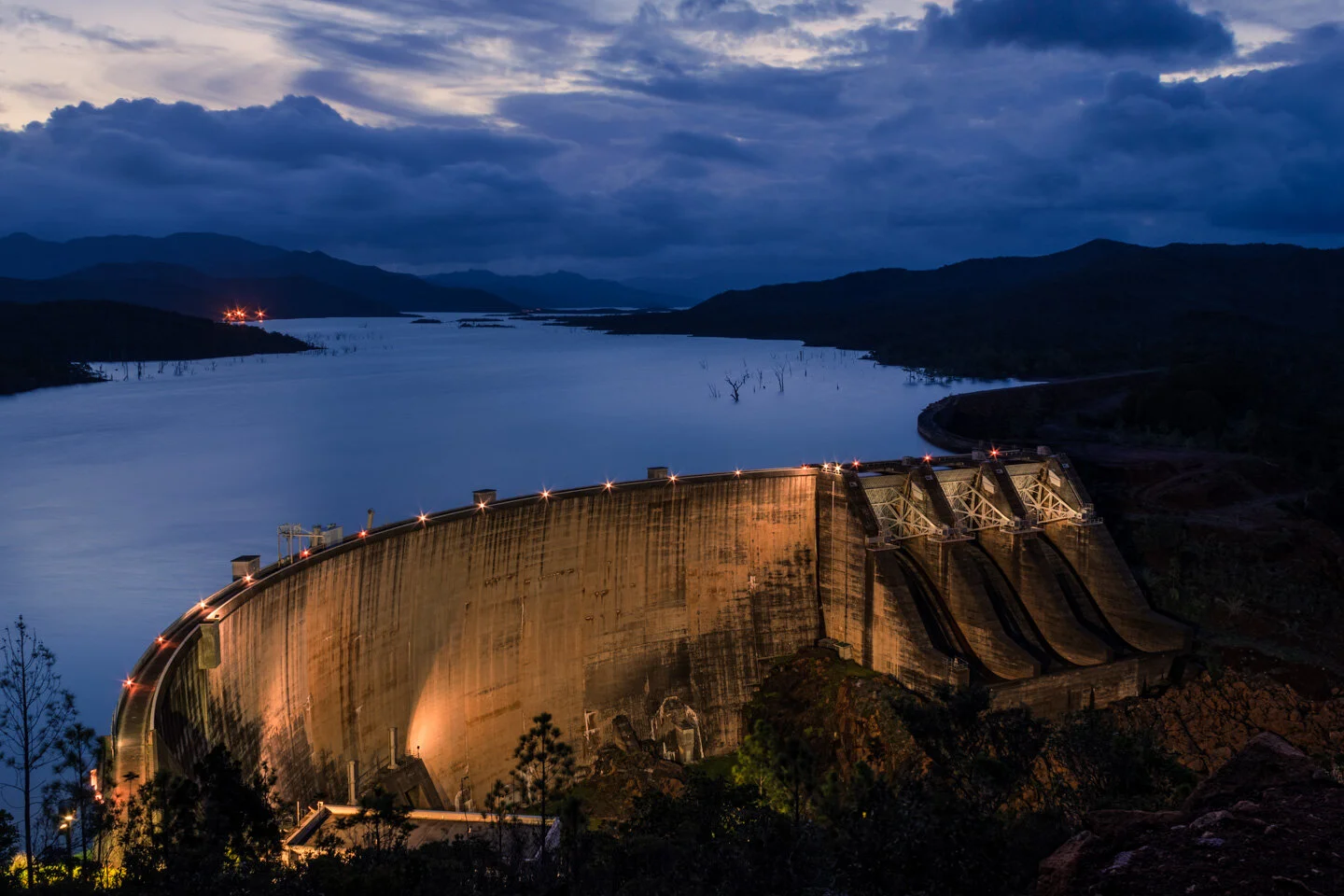 CRH_2018_DAM_BLUE_HOUR_2050-52.jpg