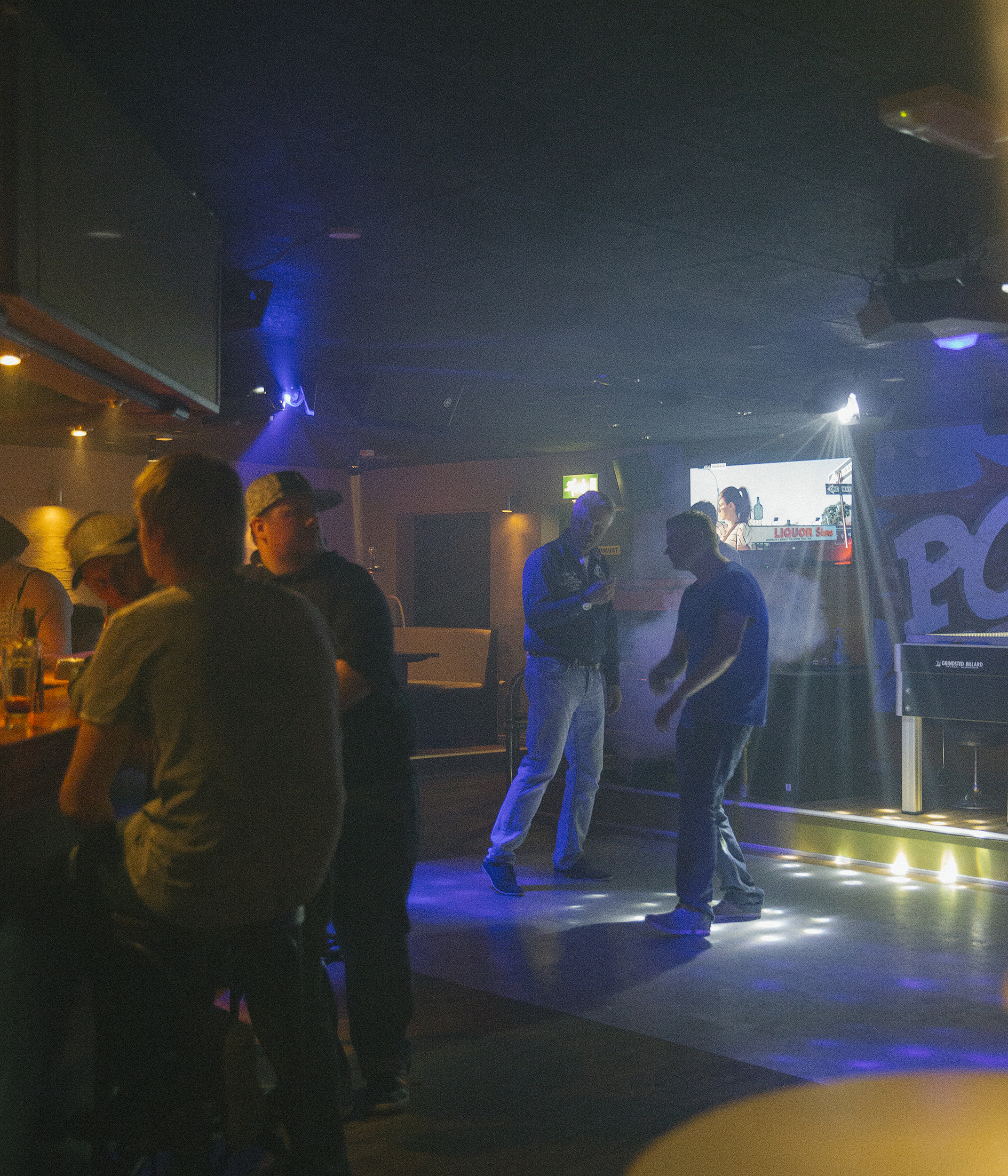 HVIDE SANDE. It’s 4:40 am Sunday morning, and men dance with men at the ‘Poppen’ disco. When it opened last year, the owners wondered why so many German tourists stopped out front and took pictures of the sign over the entrance. Turns out the word “Poppen” means “to fuck” in German. This night only a few women are left in the bar, except for the ones in the music videos playing on the wall.
