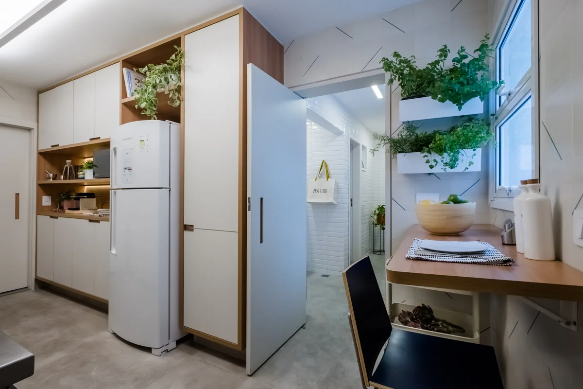 macroarq_arquitetura_interiores_projeto_reforma_apartamento_sao_paulo_cozinha_compacta_armario_de_cozinha_branco_e_madeira_cozinha_e_lavanderia.jpg