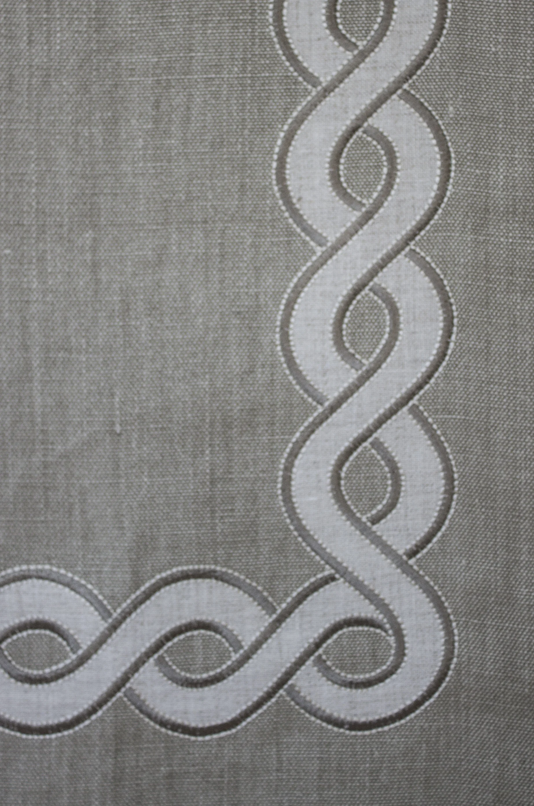 "Chain" Applique' linen on linen