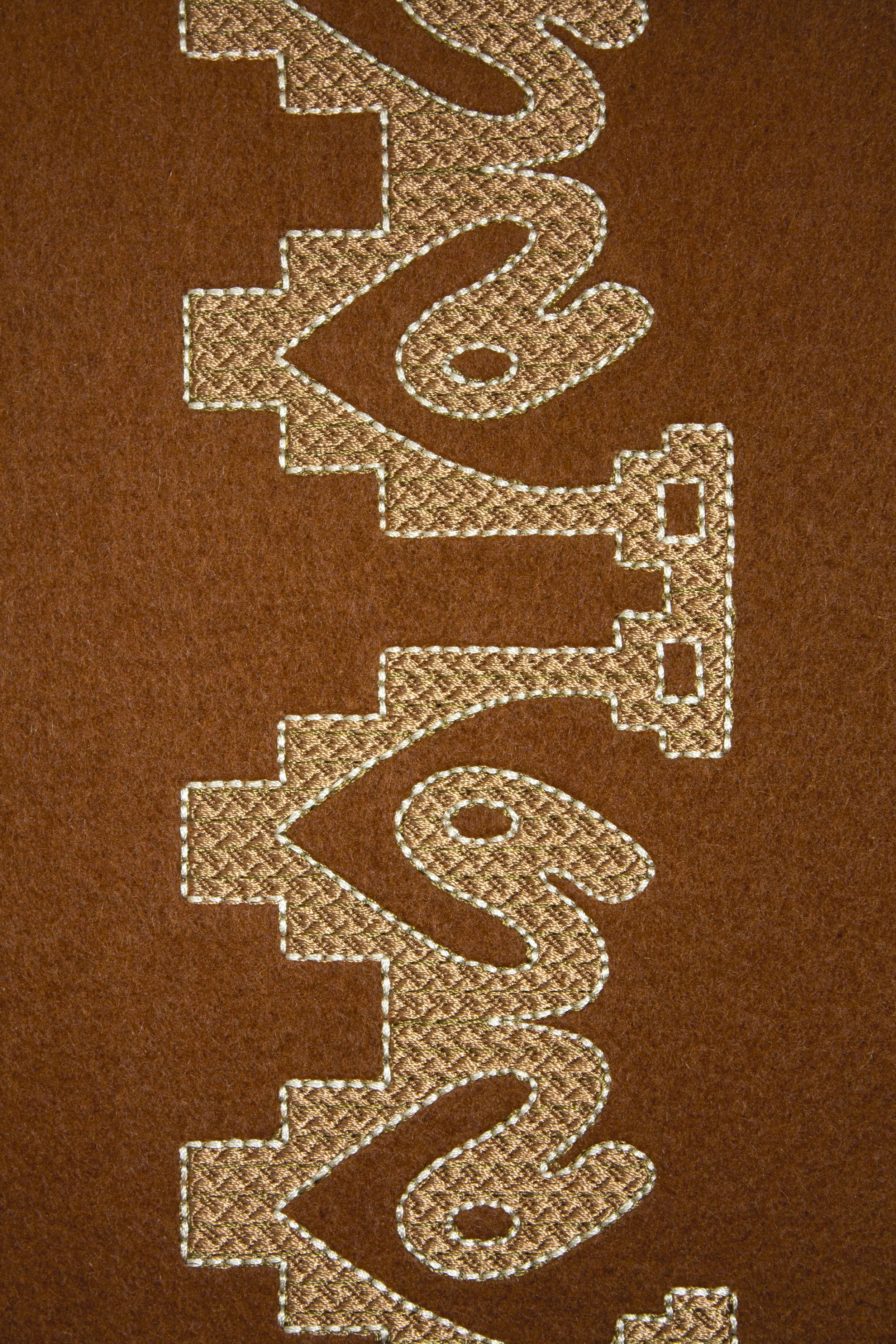 "Pelicano" Border detail on Alpaca