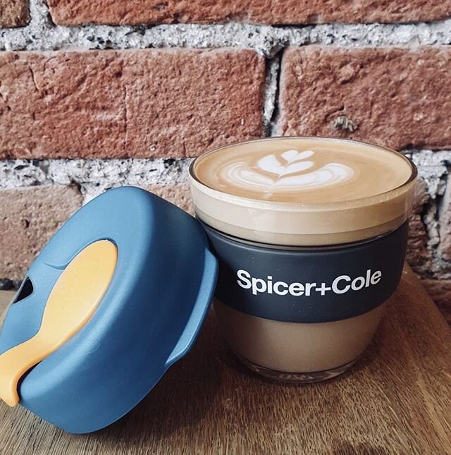 Just a reminder folks, you can still use your keep cups safely - we are fully supporting contactless coffee!
.
We&rsquo;ll pass you a tray. You place your cup on the tray - without the lid. We pour the espresso shot into your cup and then the milk - 