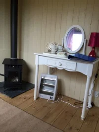glamping-the-cotswolds-upcote-farm-shepherds-hut-inside.jpg
