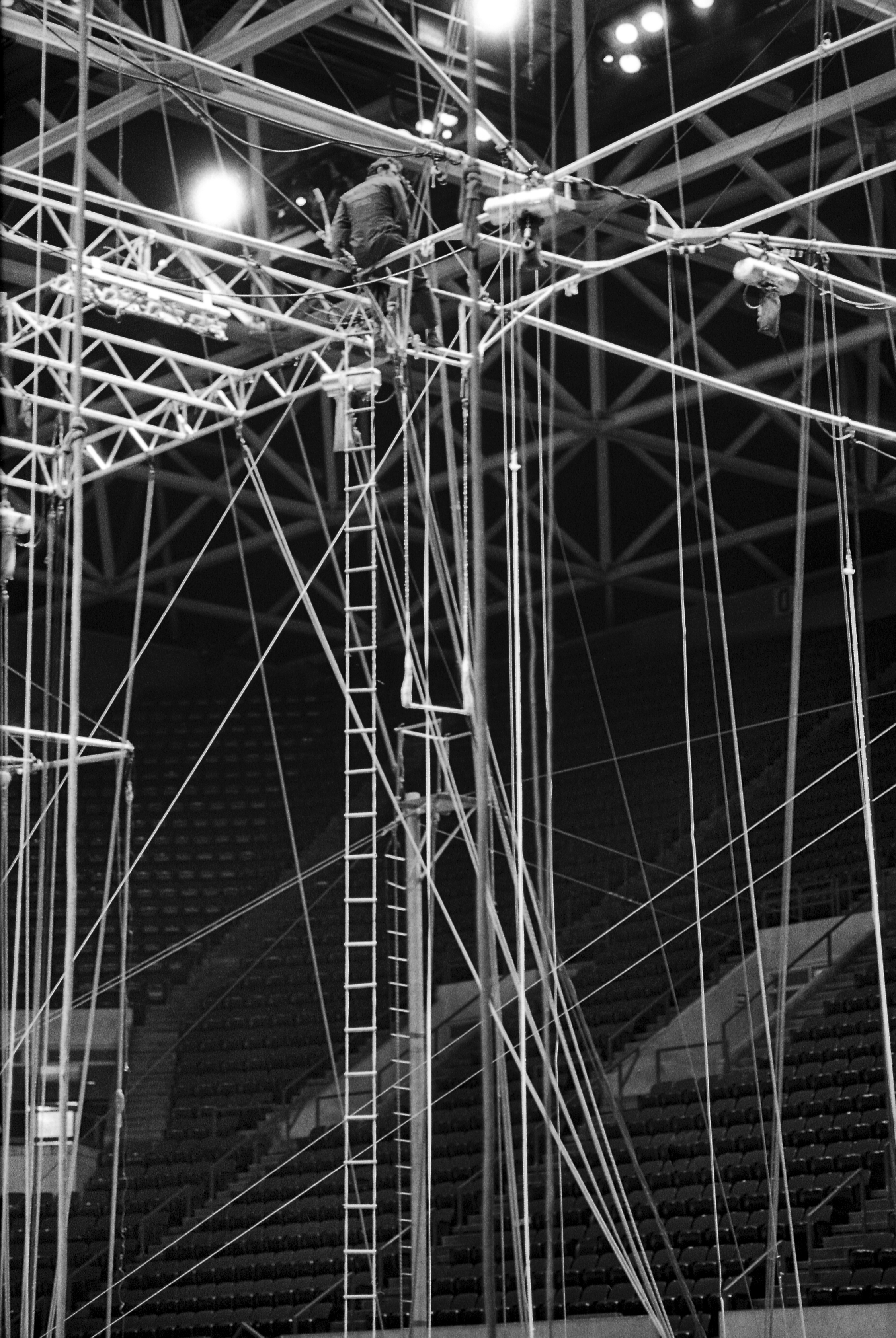 Circus075_AP.jpg