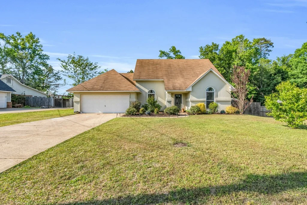 525 Lakeover Drive W