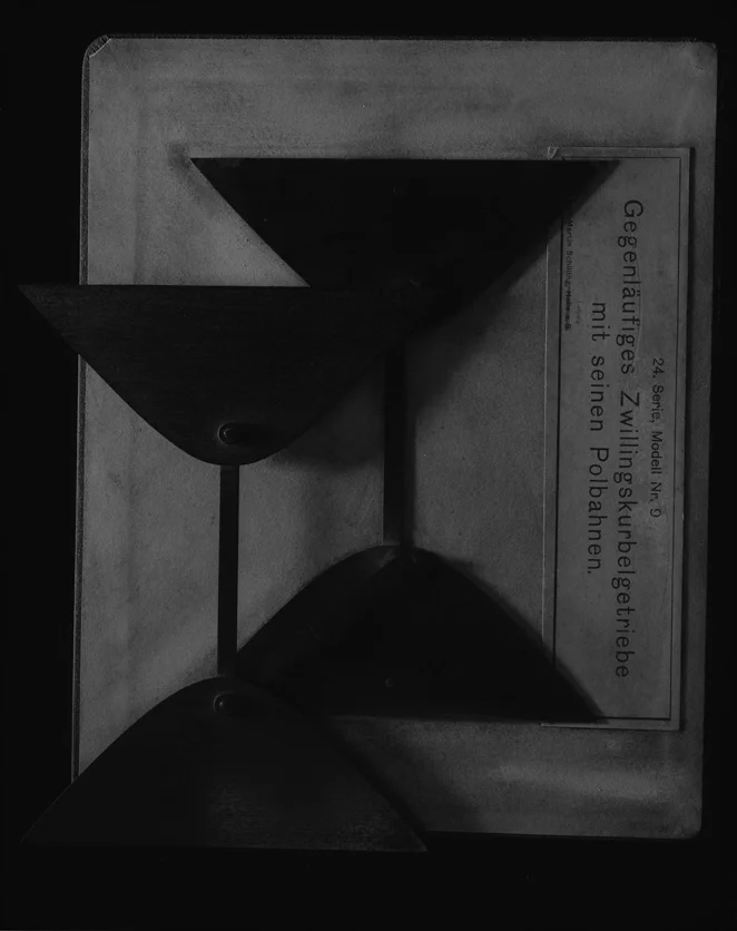 Two hyperbola tangent to one another, 2004