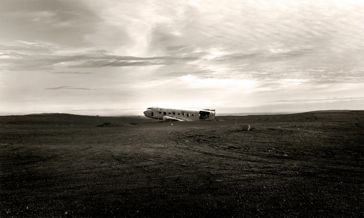 plane LANDSCAPE ICELAND.jpg