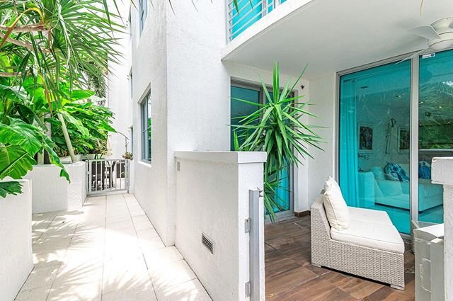 Live in the sought-after neighborhood of South of Fifth. Steps away from Miami&rsquo;s hottest restaurants, the marina, beach and boardwalk.

2 bed 2 bath 2 garage parking spaces
Expensive wrap-around terrace.
Rare unit that can be accessed from the 