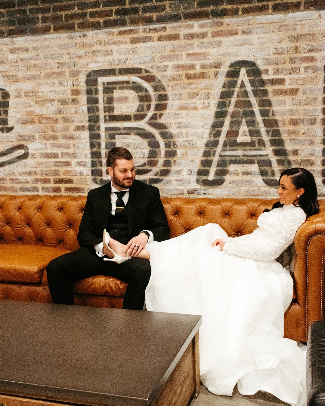 Our best piece of advice during your wedding day is to take a minute and soak it all in with your partner. ✨ You're going to want to remember this magical day.
Photography: @lanaroivsuals