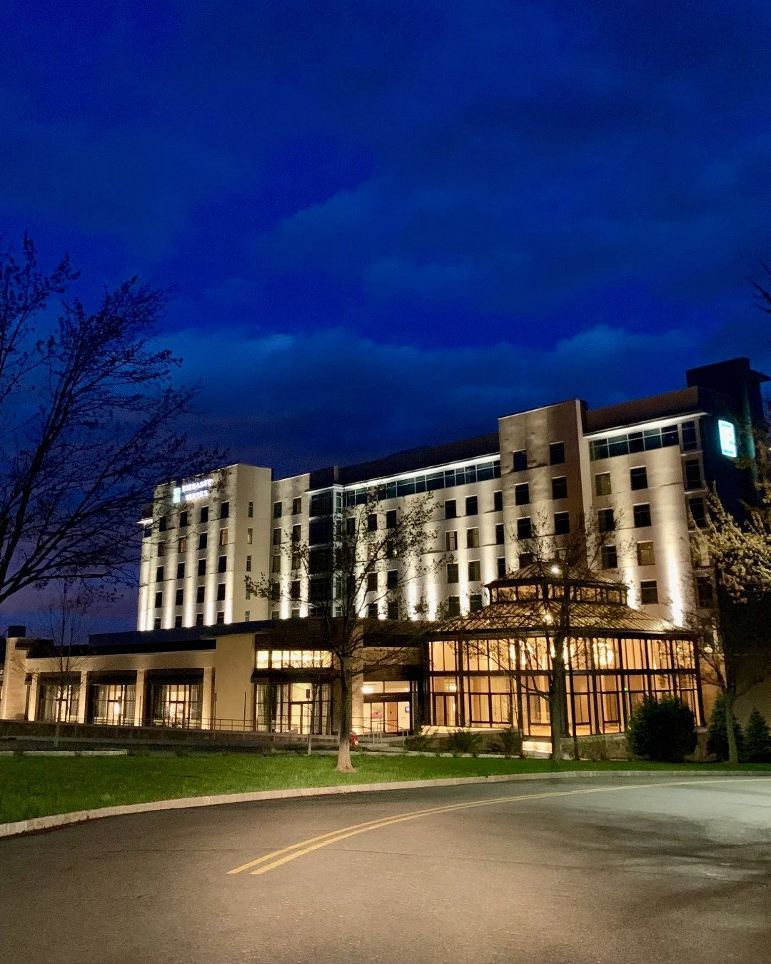 The Glass House is more than a venue&mdash;it&rsquo;s an experience. Surrounded by floor-to-ceiling windows and natural beauty, this stunning space transforms from sunlit elegance by day to a glowing, unforgettable setting by night.

Designed to elev