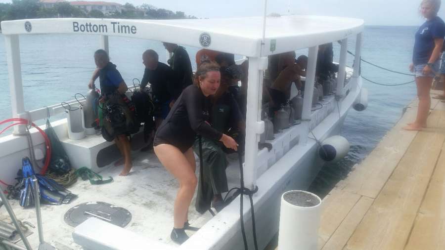 Susanne tying off the boat