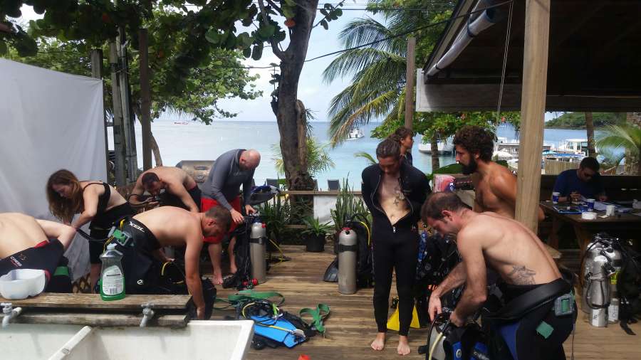 Riccardo with 6 rescue students ready for action.