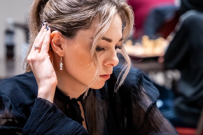 Dina Belenkaya on X: Welcome in Madrid ♟️#candidates2022 #Chess