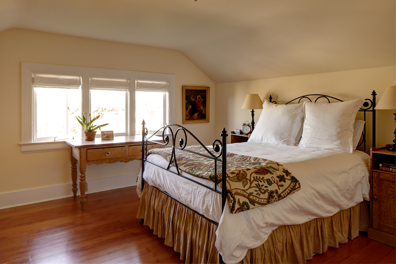 seattle-remodel-queen-anne-guest-bedroom-LR.jpg