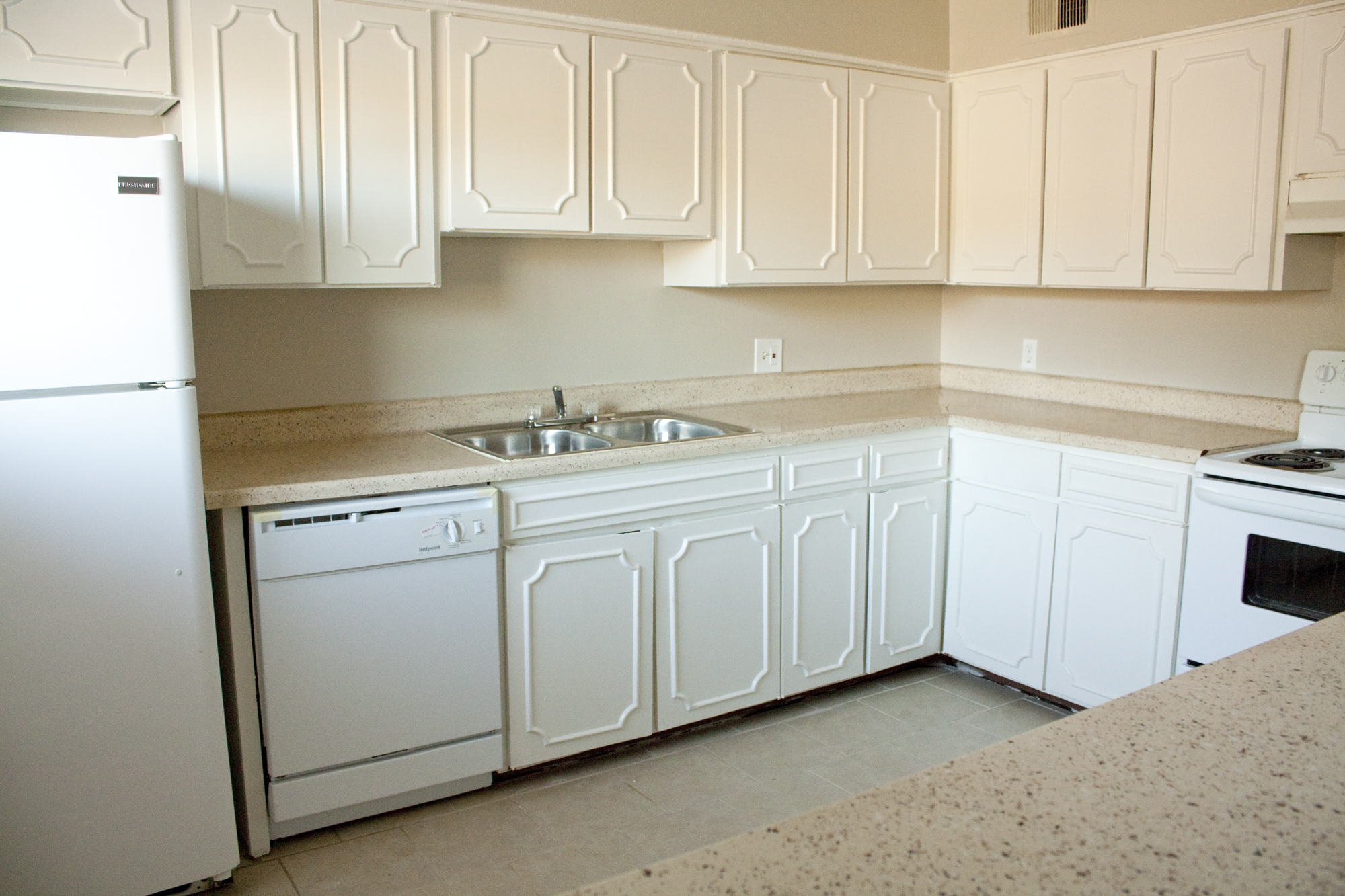 3BRKitchen2Sm.jpg