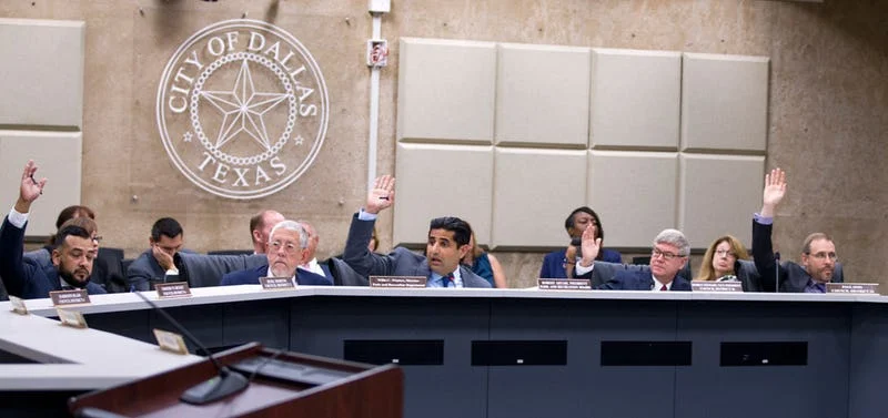 Park Board President Bobby Abtahi (center) calls for a vote on sending the Fair Park First-Spectra contract to the City Council. (Shaban Athuman/Staff Photographer, Dallas Morning News)