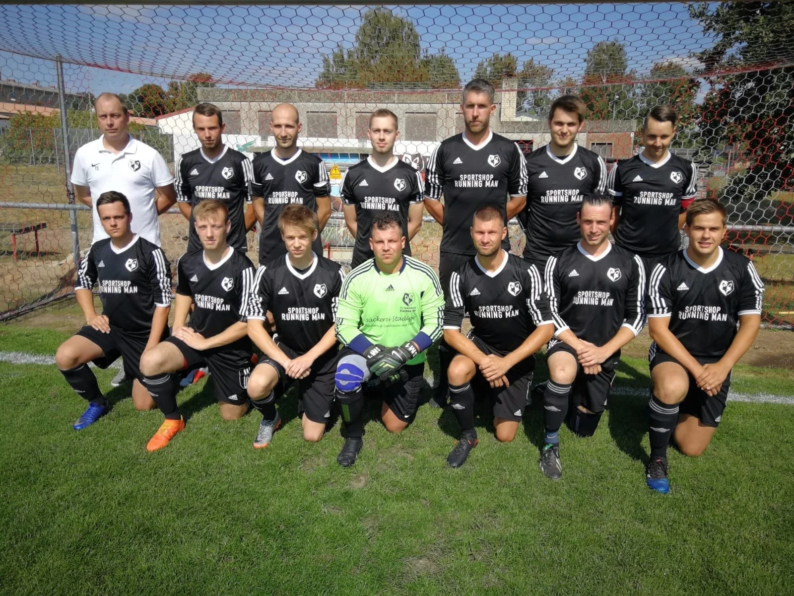 Obere Reihe v.l.n.r: Thomas Schmudde, Marcel Wiesner, David Petzold, Julian Tiefensee, Nico Raupach, Kevin Suszka, David Scheibel Untere Reihe v.l.n.r: Stephan Ahr, Paul Steller, Pascal Beutz, Alexander Presch, Hannes Krämer, Philipp Weingärtner, Florian Schulz Nicht auf dem Bild: Torsten Wolff, Stefan Hinz, Dirk Wetzig, Stefan Dummer, Mathias Franck, Sebastian Gäth, Rüdiger Weißenborn