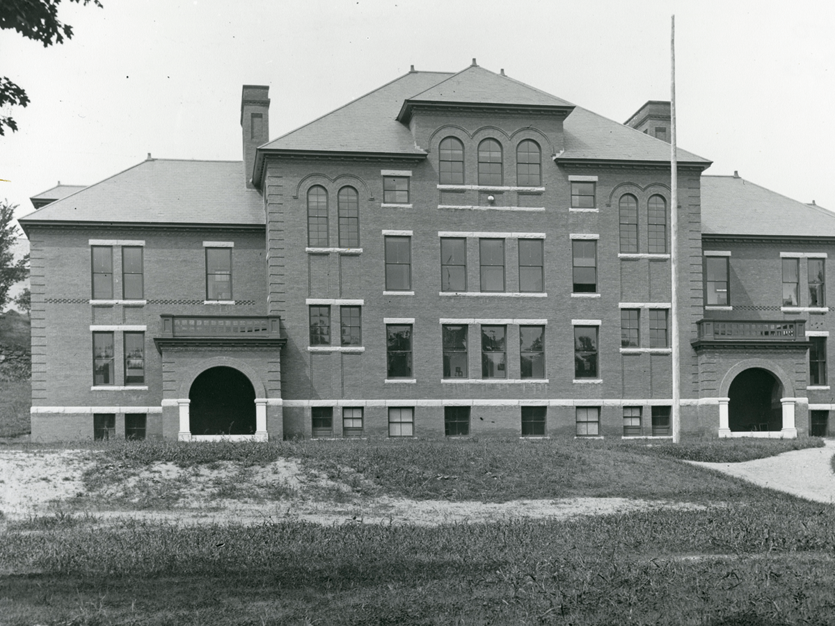 The “new” 1904 Woodstock High School building where Bessie taught for many years.