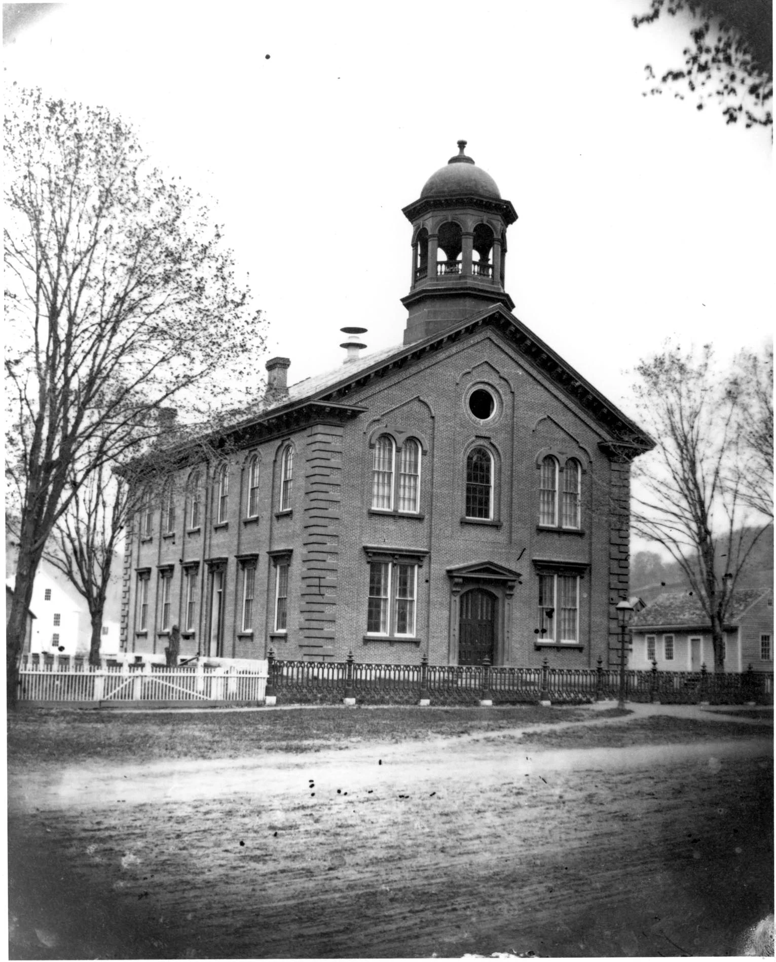 Courthouse c. 1870.jpg