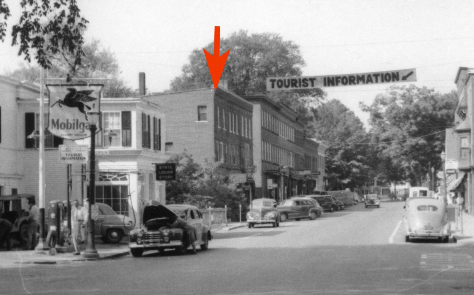 You can also see a large commercial block that was built in the early 19th century. During the 1800s, this building was home to a variety of different shops.