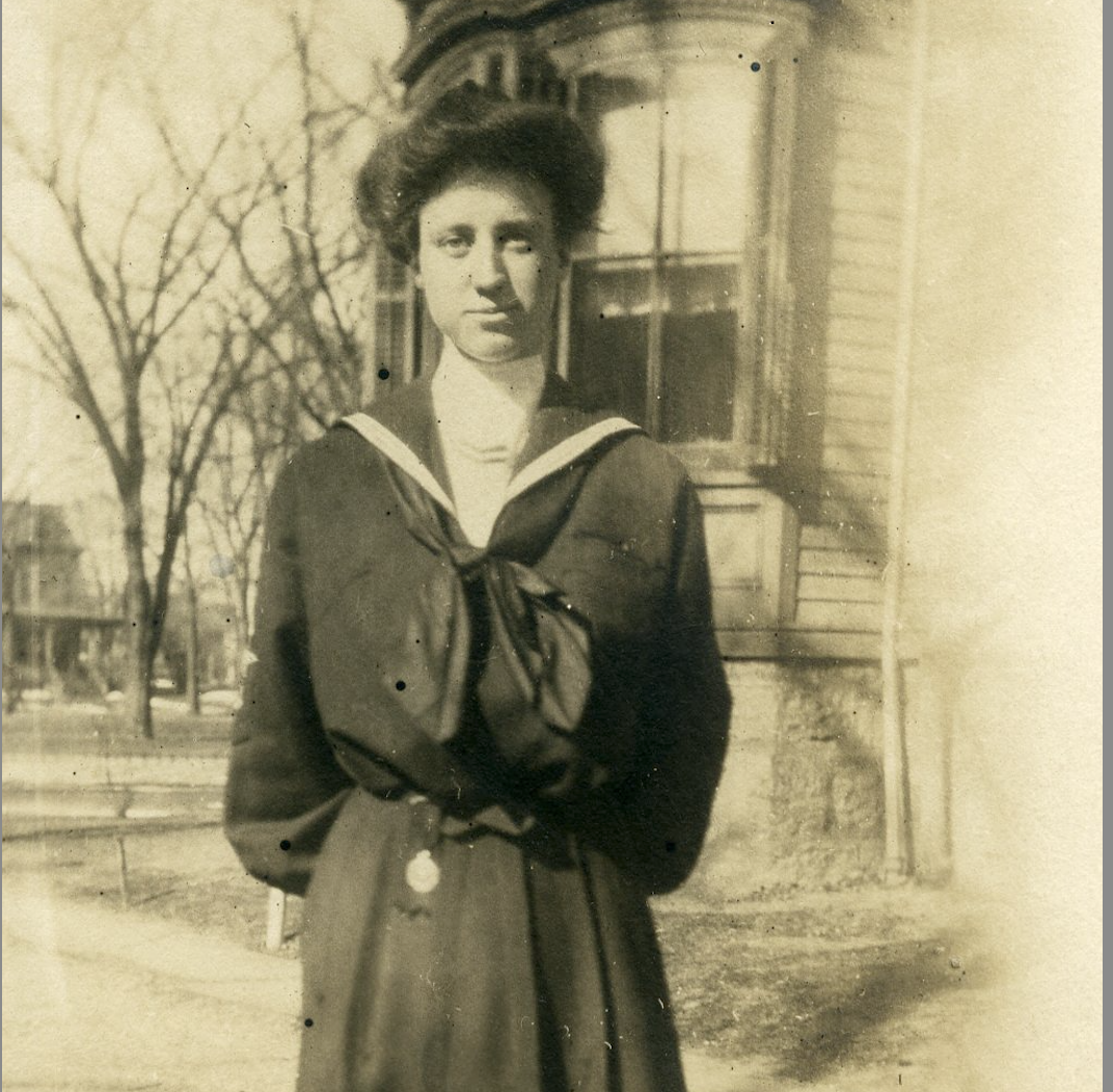 Anna King was the eldest daughter of Hiram Udall King and Francisca (Perkins) King. Although she was born and grew up in Stamford, Connecticut, her family’s ancestral home was the King Farm in Woodstock, where her father had been raised. Anna retai