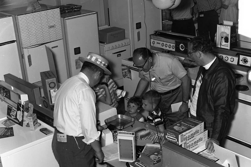 Promoting appliance use in 1960.