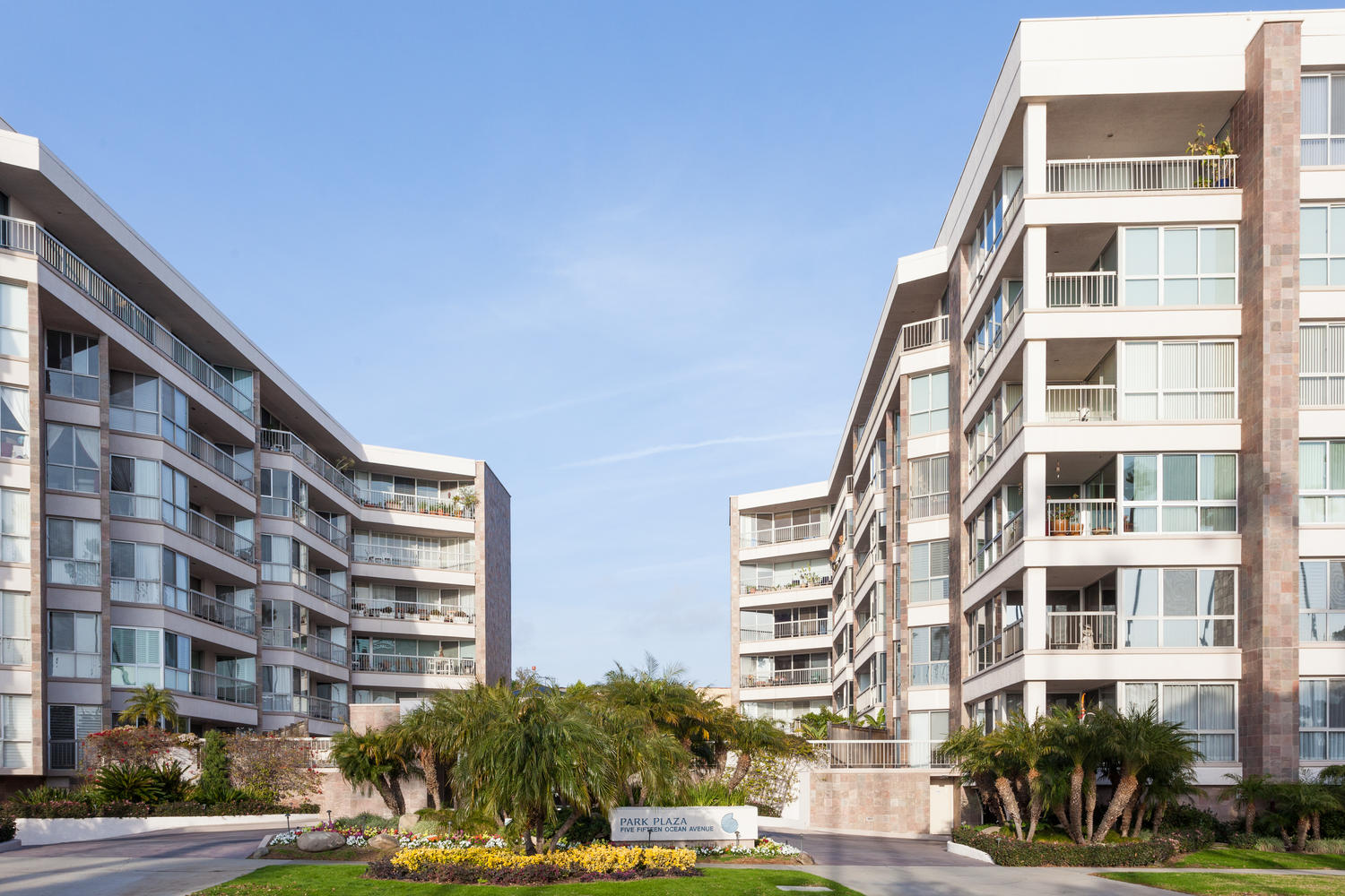 515 Ocean Ave Unit SPHB Santa-large-001-1-ExteriorFront-1500x1000-72dpi.jpg