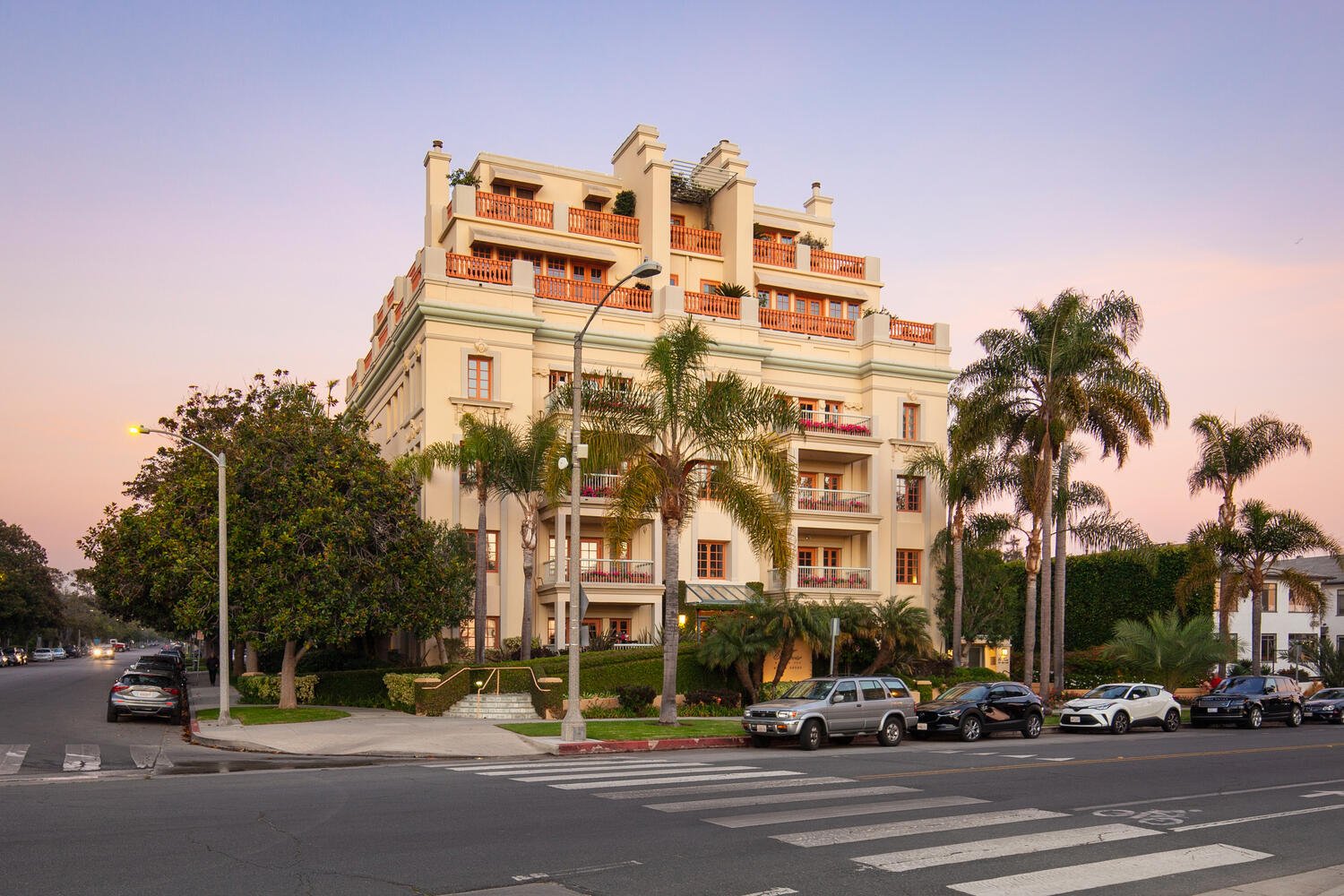 603 Ocean Ave Unit 2N Santa-large-001-001-Building Exterior-1500x1000-72dpi.jpg