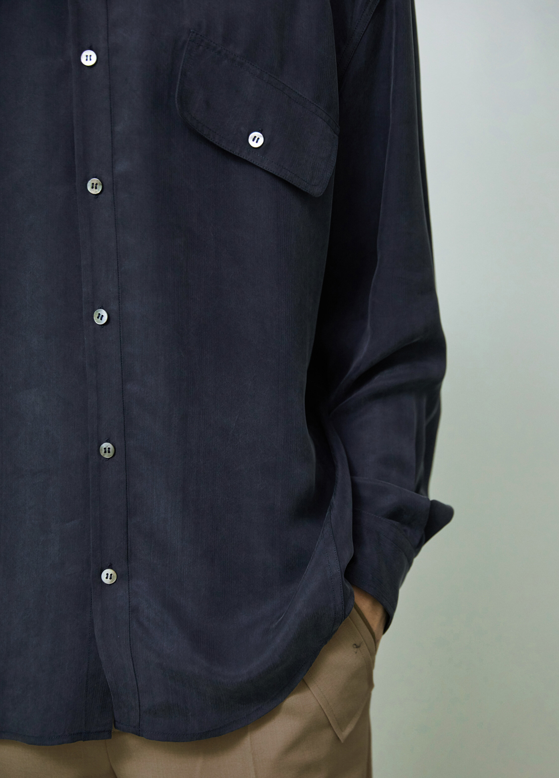 Shirt with asymmetrical pockets | Runway — JNBY