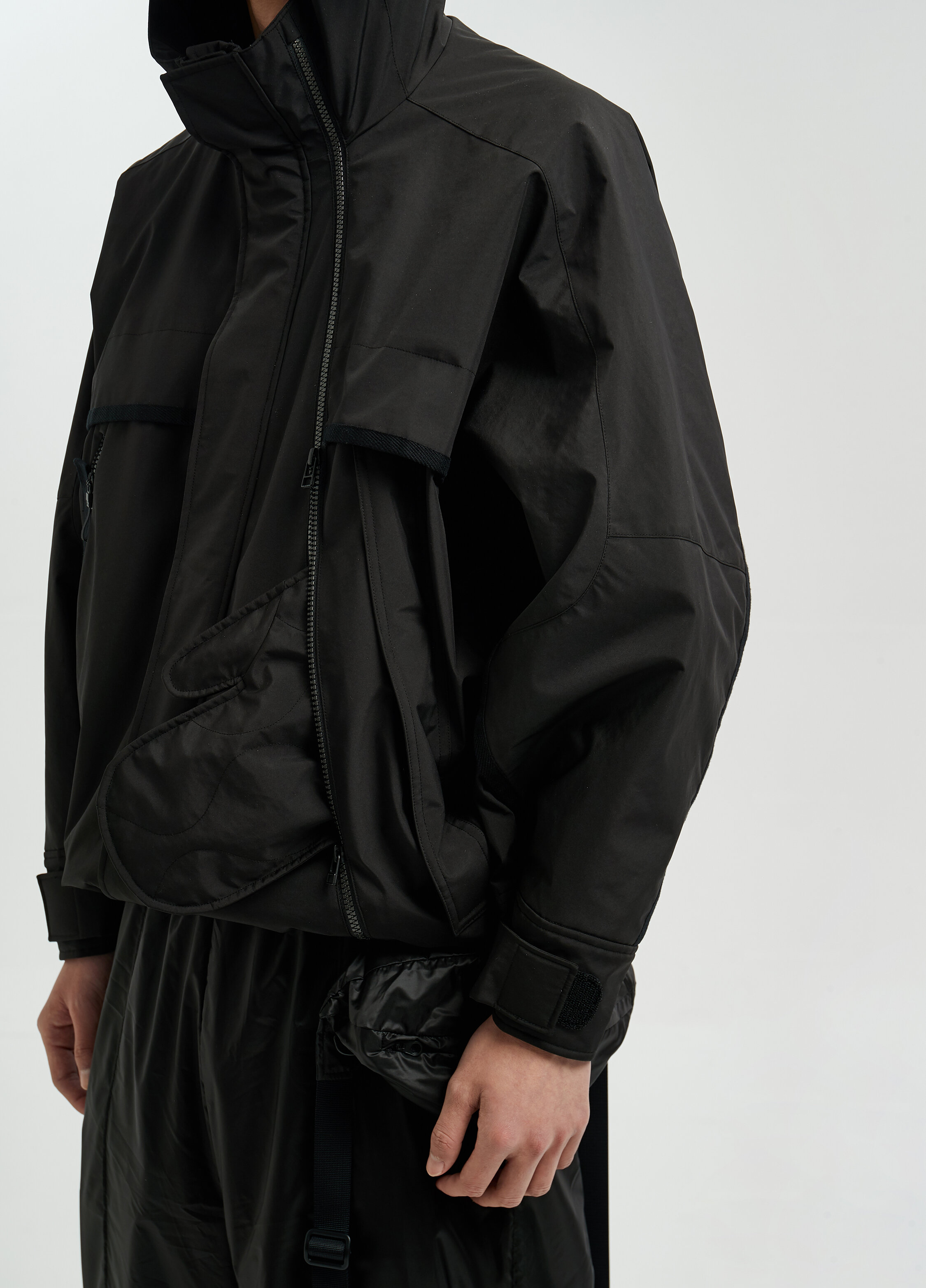 Croquis Hooded Performance Jacket (Black/Green) — JNBY