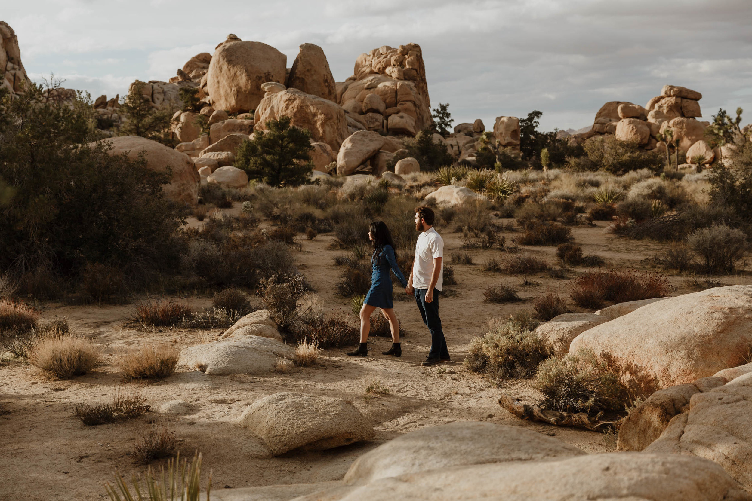 joshua-tree-adventurous-engagement-photographer-38.jpg