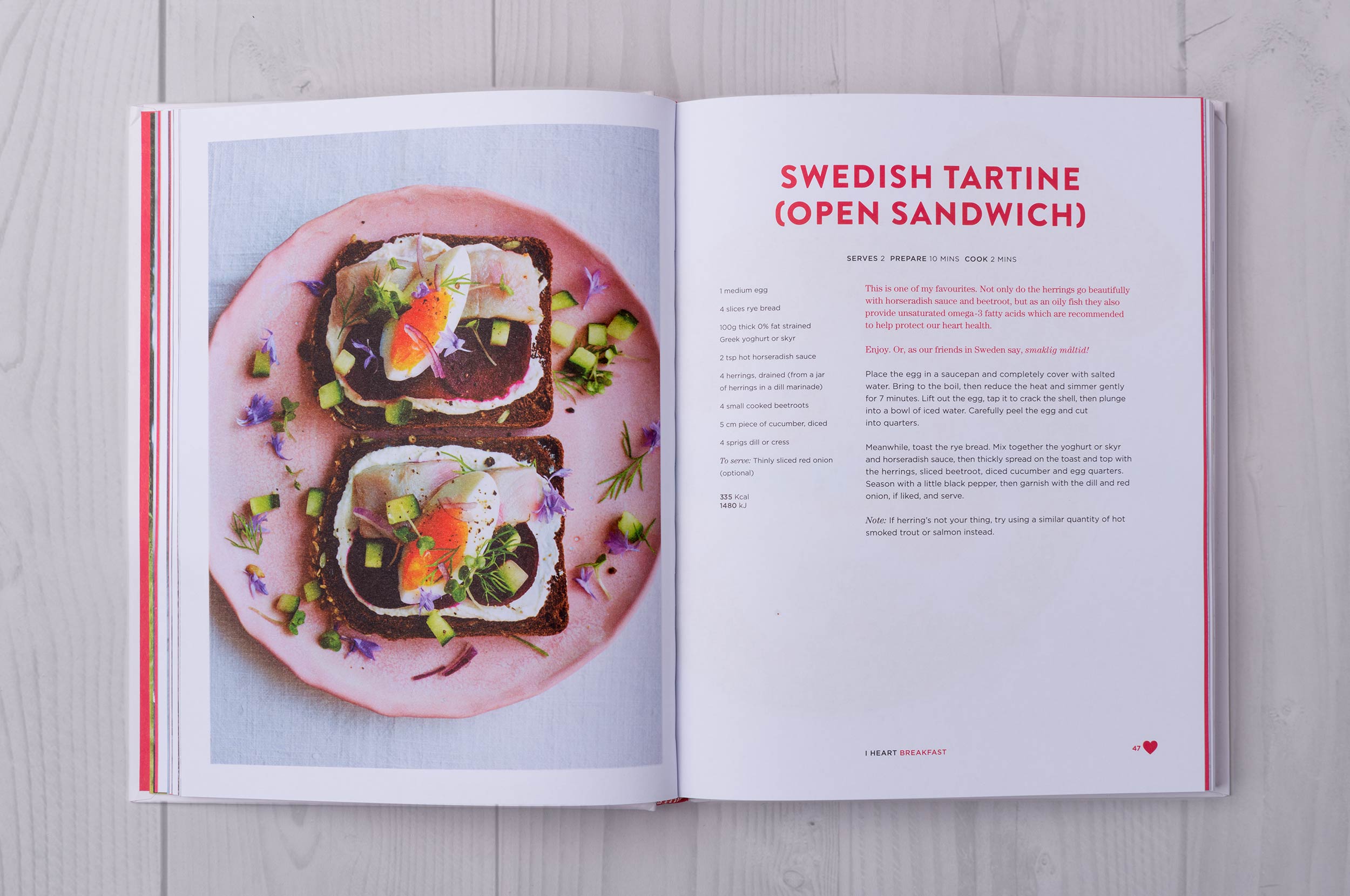Working closely with photographer David Loftus, a rich, mouth-watering feel was created for the photography which reflects the book's ethos: healthy food doesn't need to be lacking in flavour.