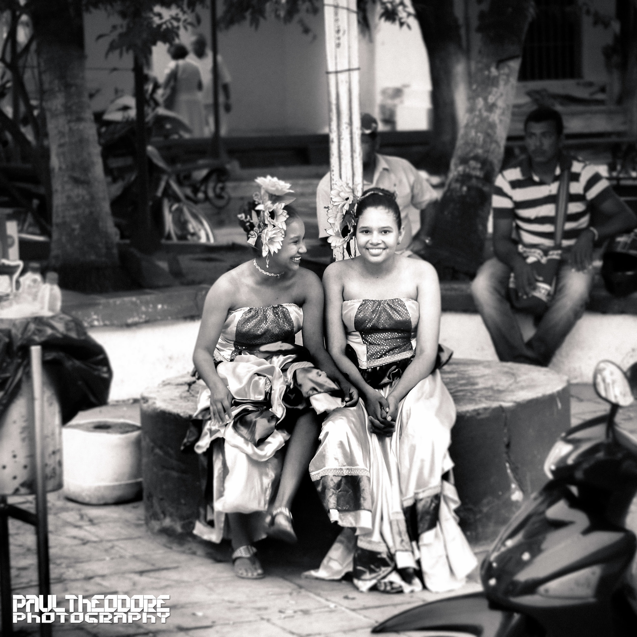 plazagirls_Colombia.jpg