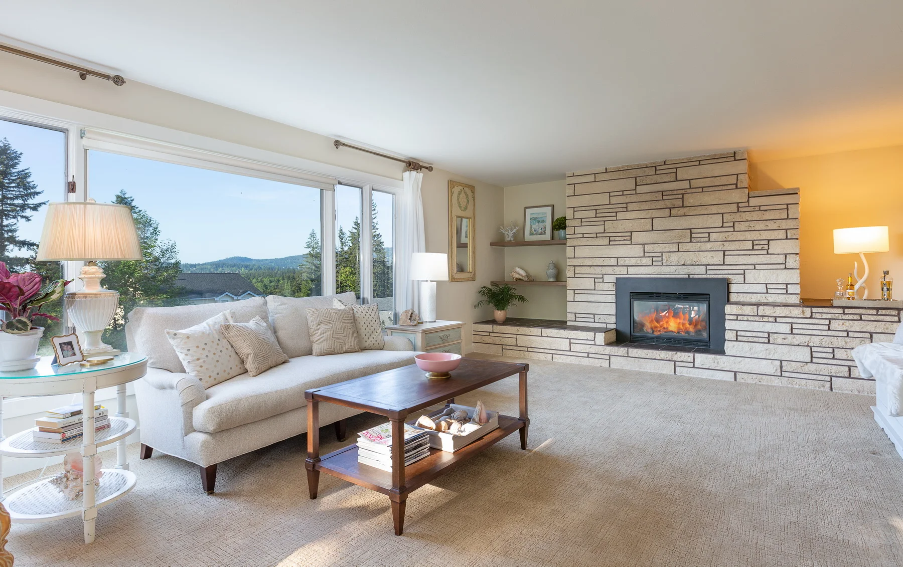 Whatcom_Lane_LivingRm_MLS.jpg