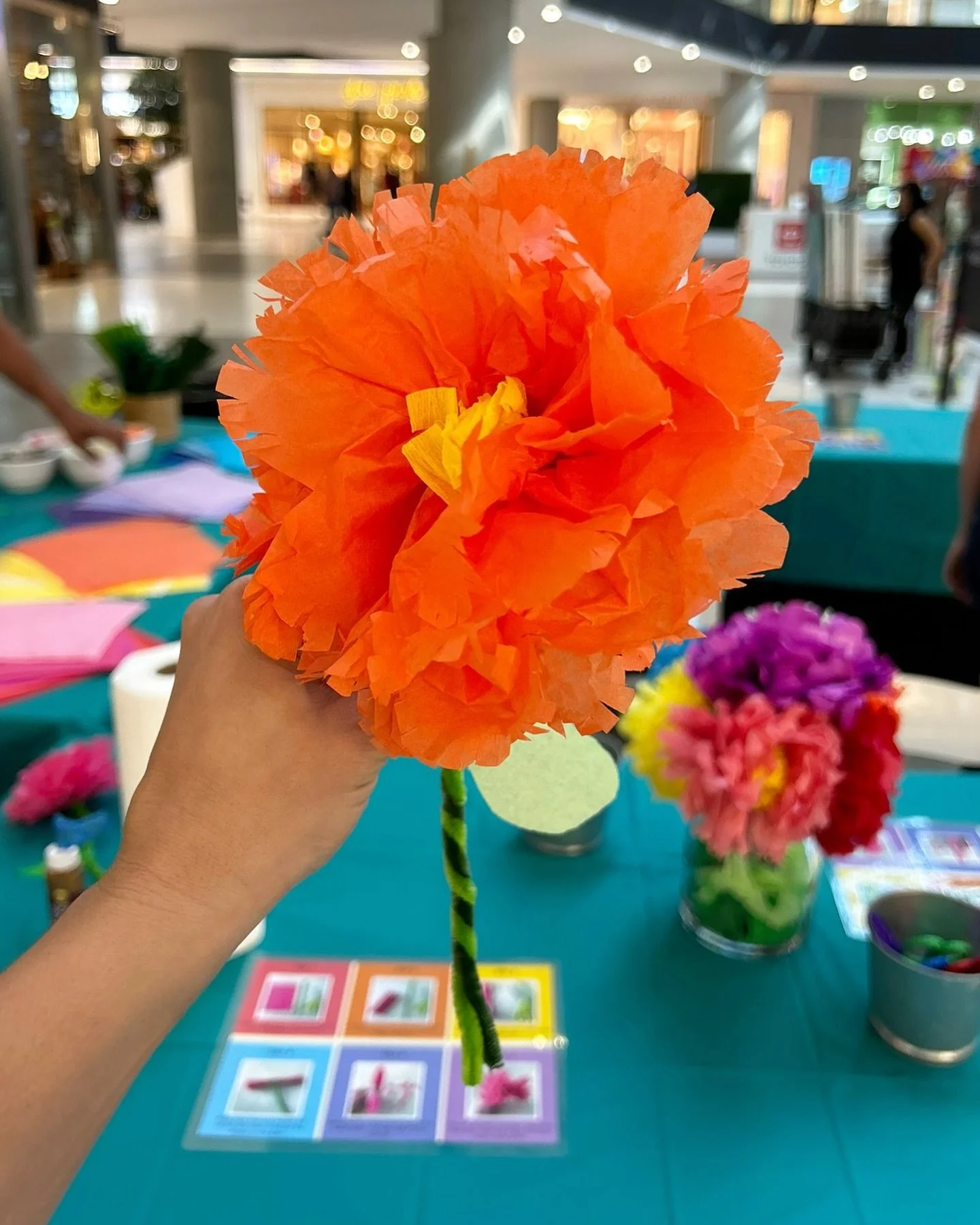 Flower power 🌼🌸🌺

We had a wonderful time celebrating Hispanic Heritage Month and helping guests create these beautiful paper flowers - so fun!

Thank you @shopsatsantaanita and @room3events for choosing us!