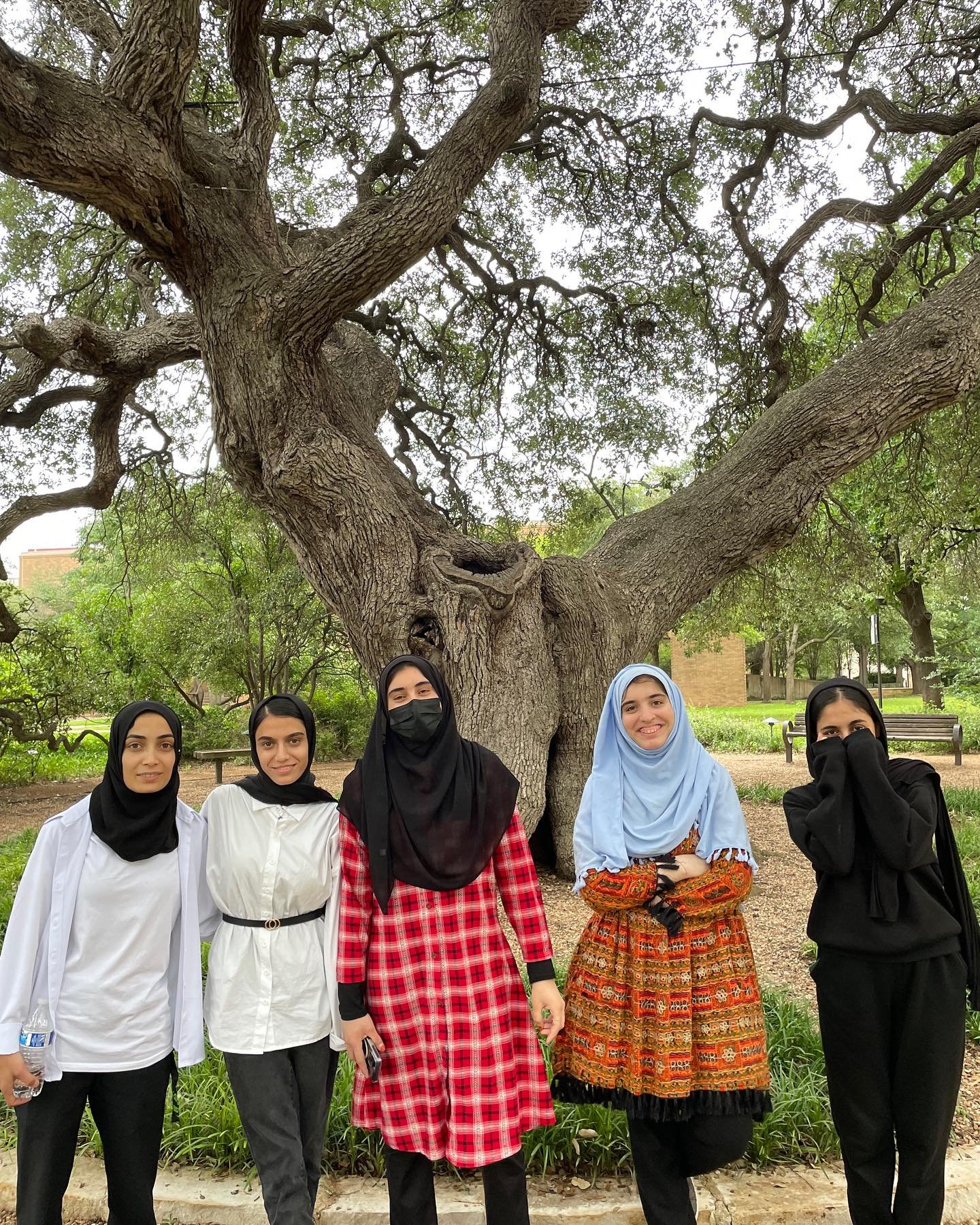 #tbt GirlForward: the college adventure edition ☺️🎓A few weeks ago, our incredible volunteers, Lily and Maggie, set up a tour at St. Edwards University for the girls! From seeing the science labs to the oldest living tree in Texas 🌳, the girls got 