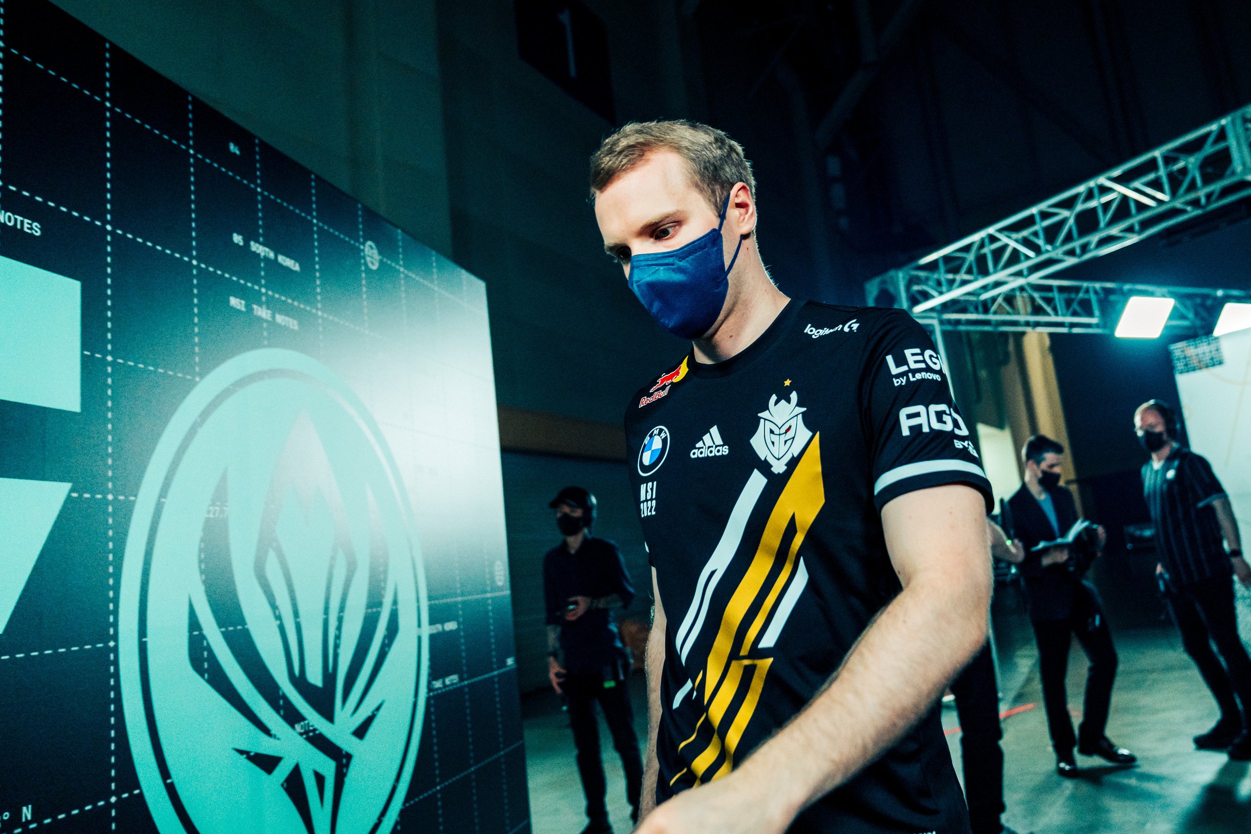 G2 Jankos entering the stage